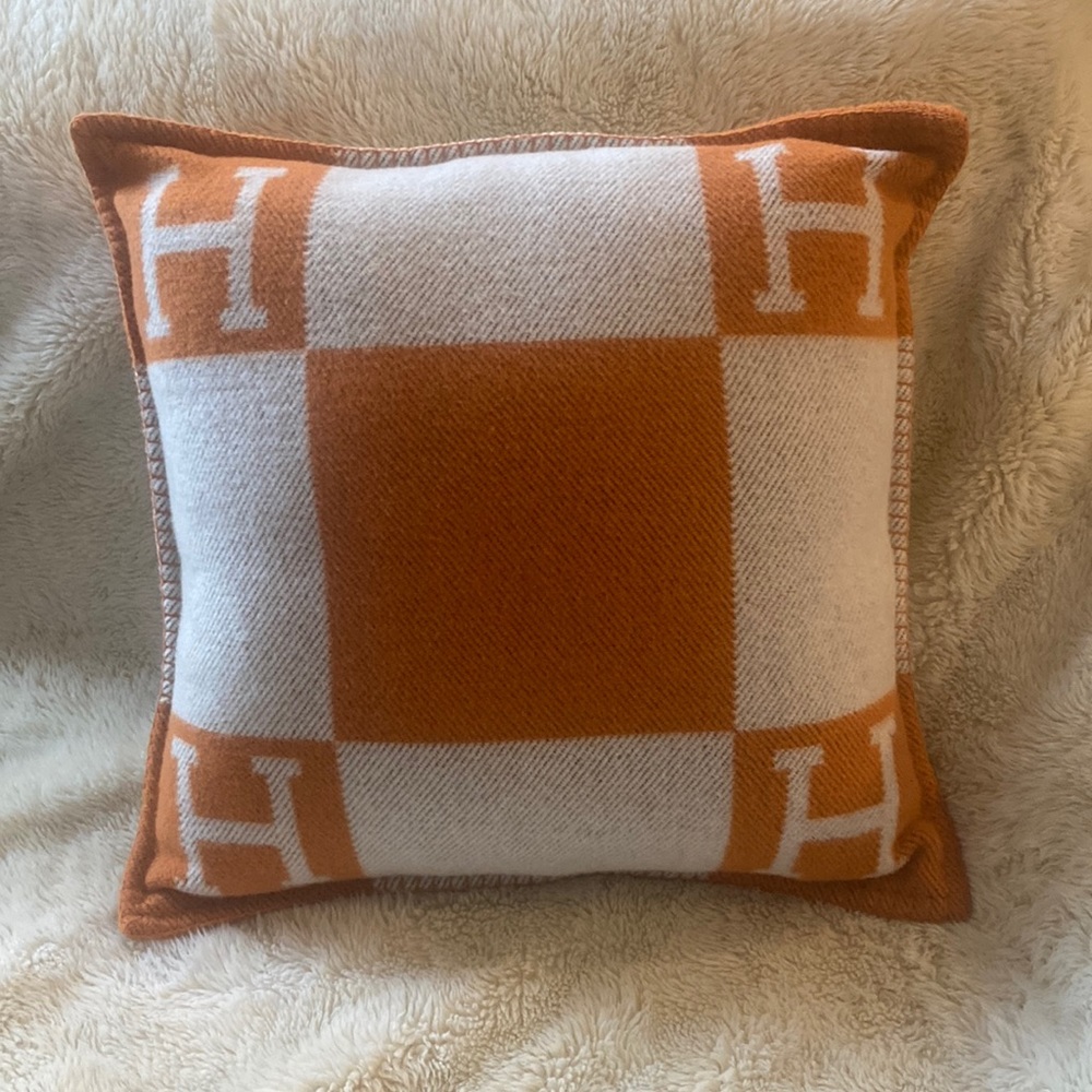 NEW! Hermes Avalon pillow
